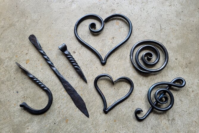 2 Hour Blacksmithing Experience in Niagara (Craft Class/Activity) - Taking in the Craft