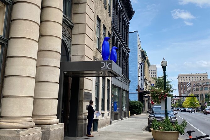 2-Hour Guided Walking Art and Appetizers Tour in Lexington - Exploring Lexingtons Art Scene
