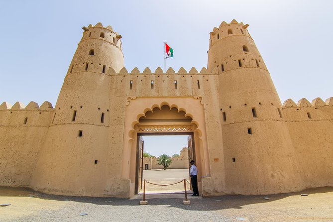 Al Ain City Sightseeing Tour With Lunch From Dubai - Exploring Al Jahili Fort