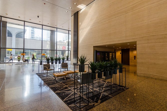 Chicago Walking Tour: Modern Architecture - Exploring Modern Architecture