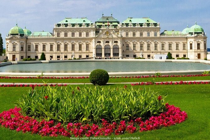 Christmas at Belvedere: Private Tour of the Upper Palace & Market - What to Expect on the Tour