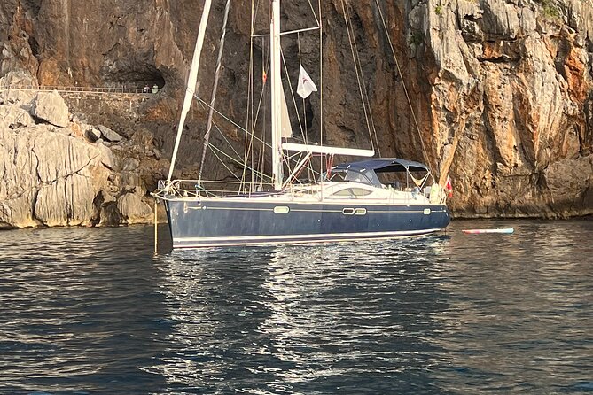 Dinner and a Movie on a Sailboat - Contact and Booking