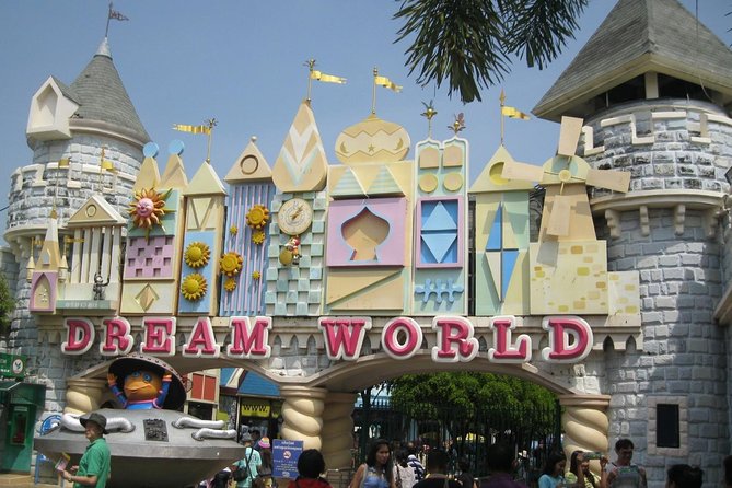 DreamWorld Theme Park - Dining and Shopping