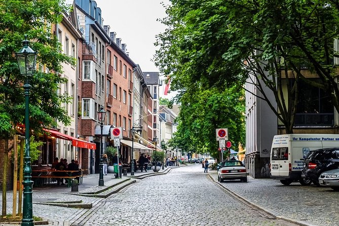 Dusseldorf Airport Transfers : Airport DUS to Dusseldorf in Luxury Car - About Profi Driver
