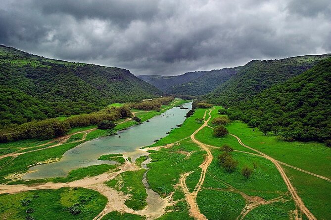 East and West of Salalah Combination - Private Vehicle Transport Options