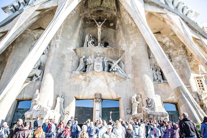 Fast Track Sagrada Familia English Guided Tour With Tower Option - Guided Tour Highlights