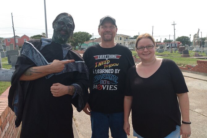 Galveston Cemetery Tour With Ghost Hunting Equipment - Sum Up