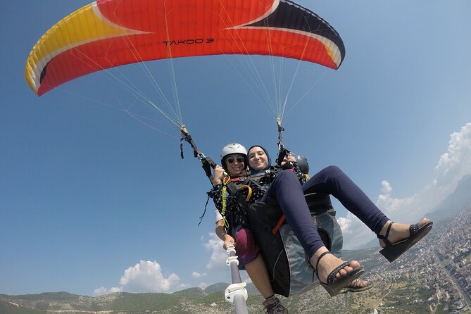 Halal Tandem Paragliding With Licensed Woman Pilot in Alanya - Skilled Woman Pilot