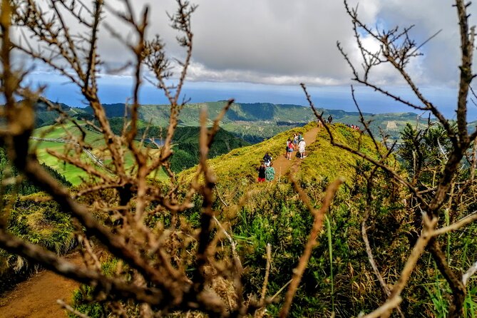 Half Day Guided Tour of Sete Cidades From Ponta Delgada - Getting to the Meeting Point
