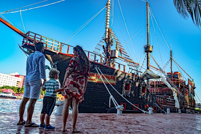 Jolly Roger Pirate Show and Dinner in Cancun - Dining and Drinks