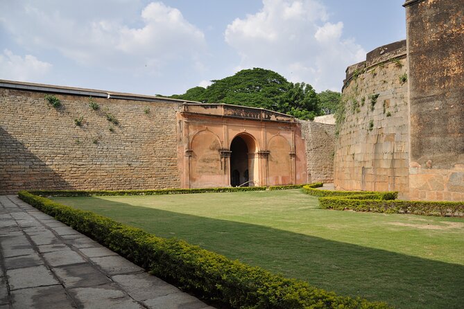 Lalbagh+Bull Temple+Tipu Palace+Market+Lunch=Bangalore City Tour - Tour Logistics and Details