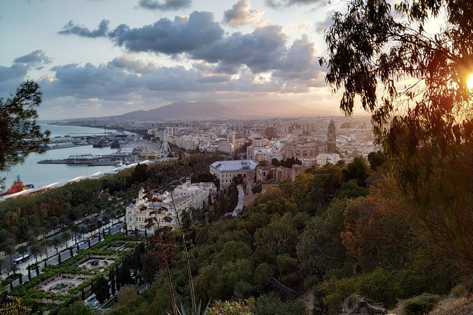Malaga Highlights, Old Town & Viewpoints Walking Tour - Exploring Malagas Old Town
