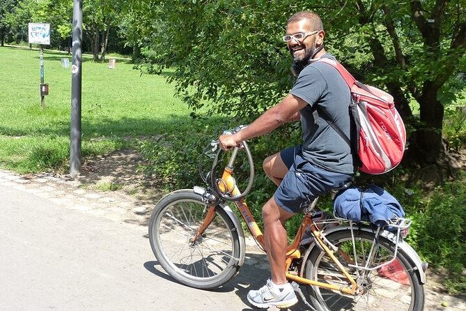 Private Guide up to 7 Guests 1 Rickshaw, (E)Bikes and E-Scooters - Guided Experience