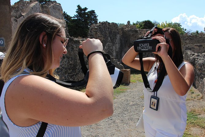 Private Guided Tour and VR Headsets in the Ancient Pompeii - Virtual Reality Experience