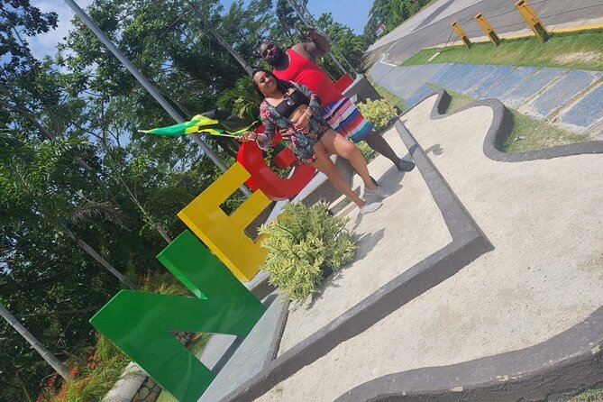 Private MBJ Airport Transfers to Hotels in Jamaica (Round Trip) - Group Size and Pricing