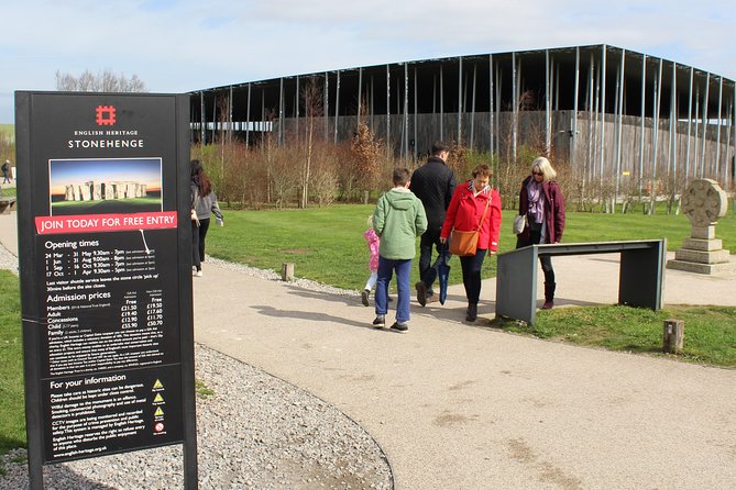 Private Pre Cruise Excursion Transfer London to Southampton Port Via Stonehenge - Scenic Route and Exploration