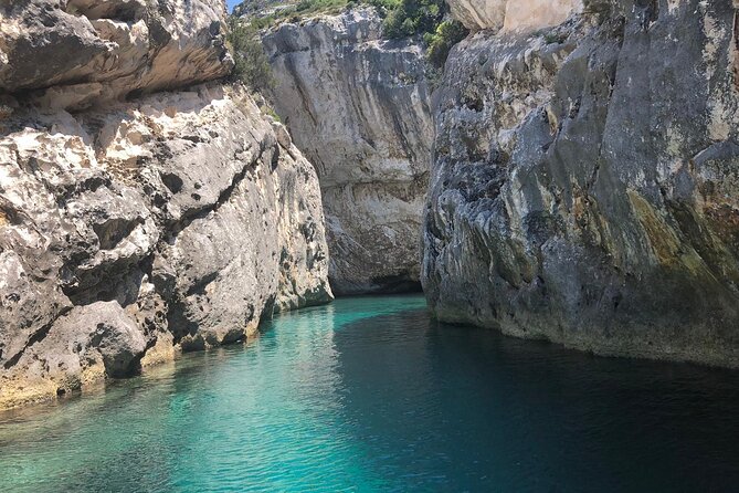 Private Speedboat For The Grand Tour Of National Park & Grama Bay - Local Regulations Compliance