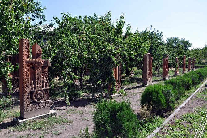 Private Tour to Oshakan, Karmravor, Hovhanavank, Saghmosavank Monasteries - Available Languages
