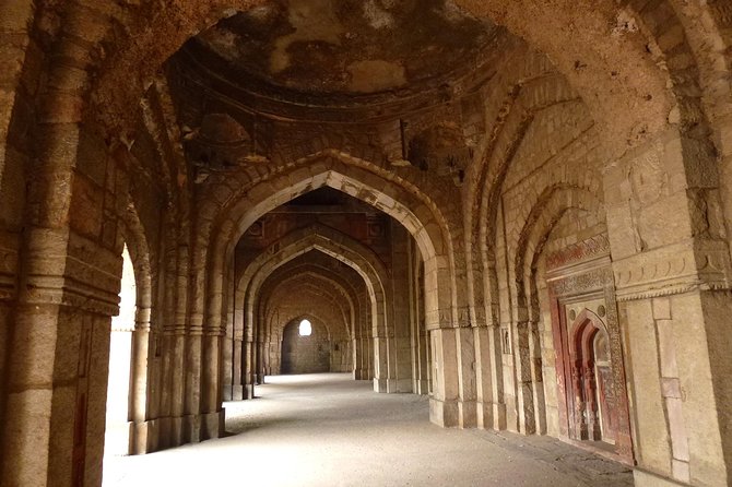 Ruins of Mehrauli Along With Qutub Minar - Visitor Reviews and Experiences