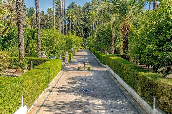 Seville Cathedral, Alcazar, and Jewish Quarter Skip-the-Line Combo Tour - Discover the Enchanting Alcazar