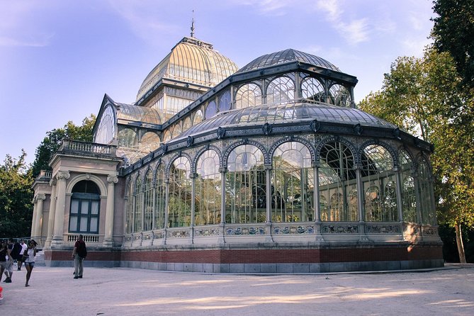 Skip-The-Line Madrid Royal Palace With Tapas Tasting & Retiro Park - Exploring El Retiro Park