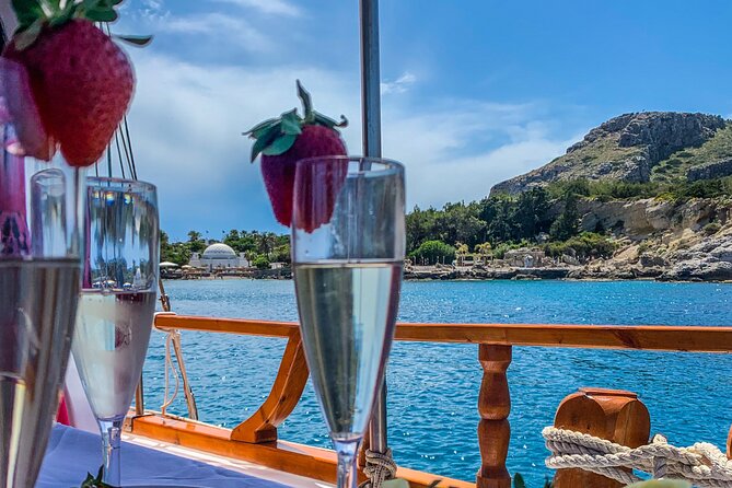 Sunset Cruise in Rhodes With Unlimited Drinks & Snacks - Romantic Experience Highlights