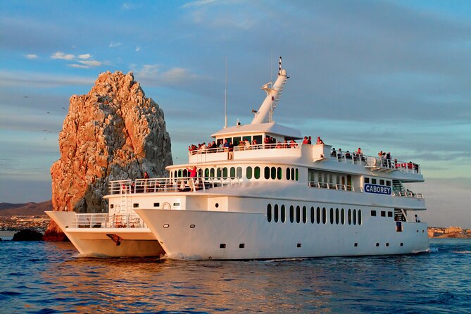 Sunset Premier Dinner Cruise With Show, DJ and Live Music - Entertainment Offerings