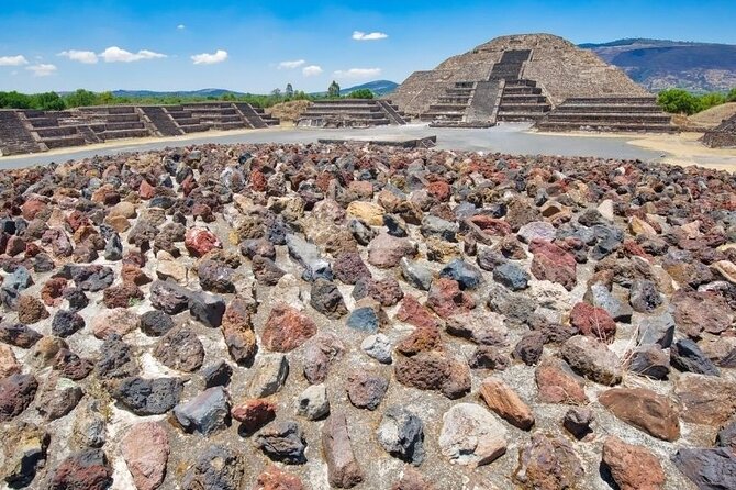 Teotihuacan, Basilica of Guadalupe and Tequila Tasting - Visiting the Basilica