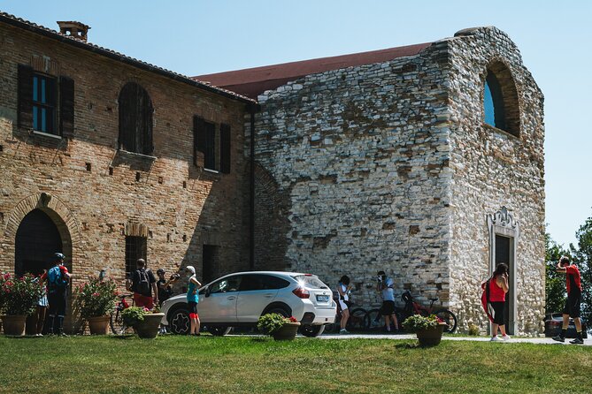 Tour in the Marche by Raffaello Sanzio: Art, Nature, Food and Wine - Insight Into Marches Cultural Heritage