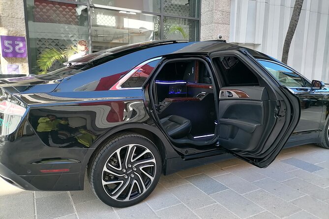 Transfers in Lincoln Strecth Limousine With Wi Fi on Board - Pricing and Booking