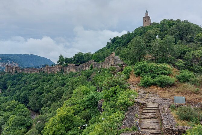 Veliko Tarnovo and Arbanasi Day Tour From Sofia With Pickup - Exploring Veliko Tarnovo