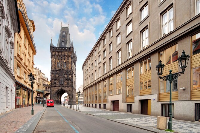 Vltava River Cruise and Private Tour of Prague Old Town - Exploring Old Town