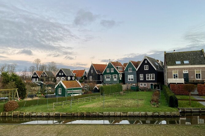 Volendam: E-Bike Rental With Suggested Countryside- and Fisherman Village Route - Countryside and Fisherman Village Route