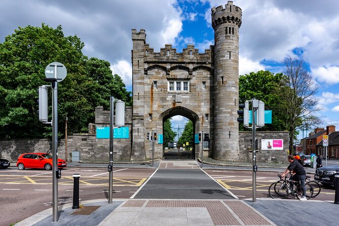 Alien Invasion in Dublin Exploration Game and Tour - Highlights of the Tour