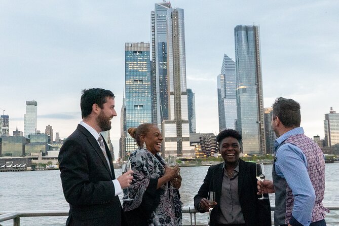Bateaux New York Christmas Day Plated Brunch Cruise - Musical Entertainment