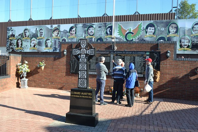 Belfast Iconic Mural Taxi Tour Private 2hr Adventure - Positive Guest Reviews