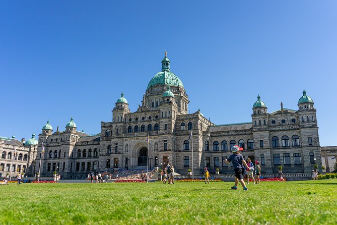 Butchart Gardens and Victoria Sightseeing Tour From Vancouver - Recommended Packing Tips