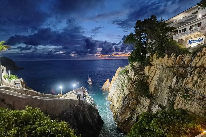Deluxe Cliff Divers+Sunset Exhibition Bynight W/Different Options - Hotel Accommodations