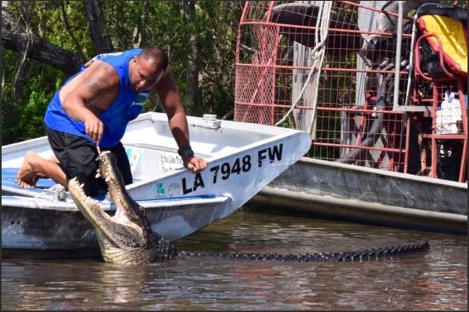 Destrehan Plantation and Large Airboat Tour From New Orleans - Participant Accessibility and Policies