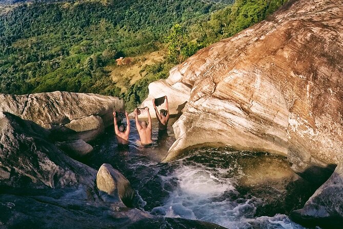 Diyaluma Waterfall & Natural Pool Bath. - Nearby Attractions