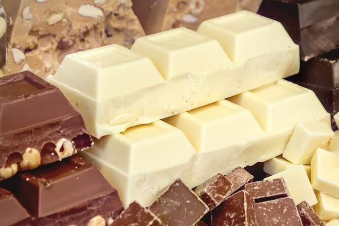 Full Edition: Mozartkugel & Chocolate Walking Tasting Class - Exploring Salzburgs Chocolate Scene