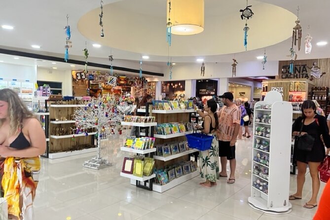 Guided Shopping Tour - Souvenirs, Premium Rum, Chocolate Factory, Cigar Factory - Response From Host