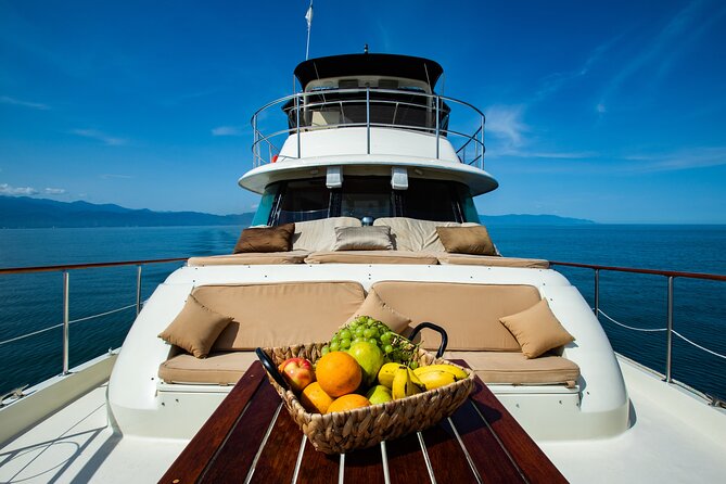 Hatteras 58-61 Luxury Yacht in Puerto Vallarta & Nuevo Nayarit - Relaxing on the Yacht