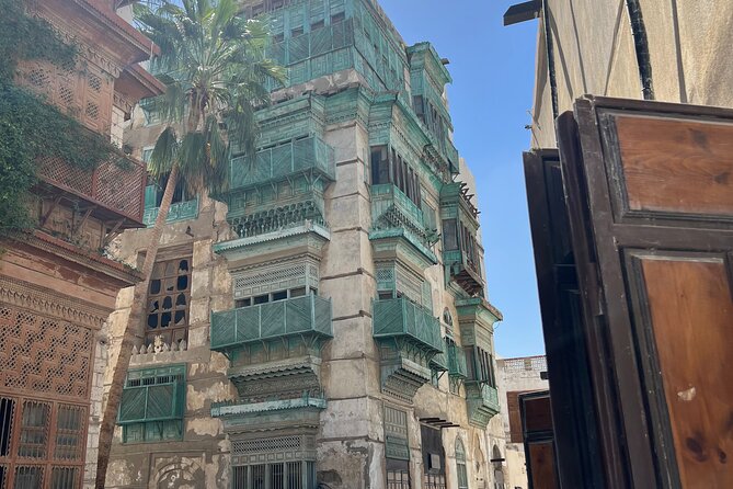 Historical & Heritage Tour in Jeddah Al Balad - Refreshments and Local Flavors