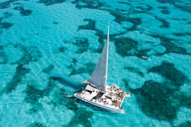 Isla Mujeres Plus by Albatros Catamarans - Physical Fitness Requirement