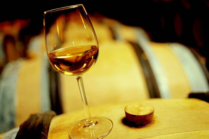 Luxury Private Arrábida Tour and Bacalhoa Palace With Exclusive Wine Taste - Bacalhoa Palace Exploration