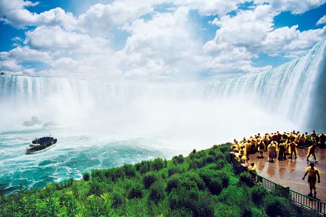 Luxury Private Tour of Niagara Falls From Toronto - Group Size and Capacity