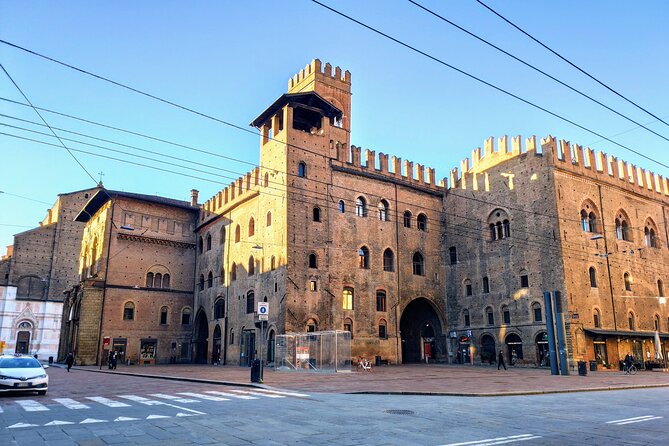 Murder Mystery in Bologna: Exploration Game and Tour - The Sum Up