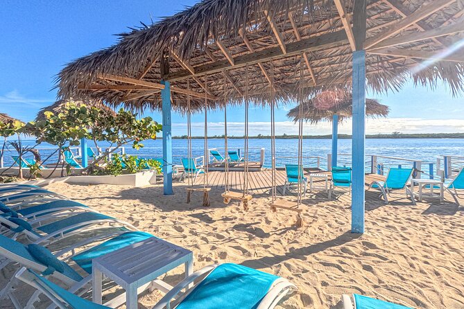 Nassau: Private Oceanview Villa at SunCay Butler and Snorkeling - Lunch and Drink Package