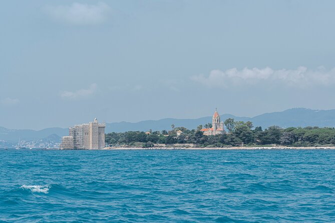 Private Cruise to Cap Dantibes and the Lérins Islands by Sailboat - The Exceptional Host and Captain